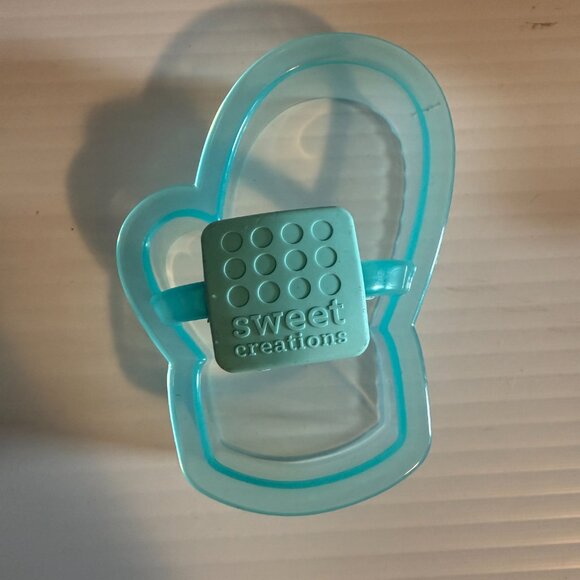 Sweet Creations Plastic Holiday Cookie Cutters With Soft Grip by Good Cook 12 Ct - Picture 6 of 11